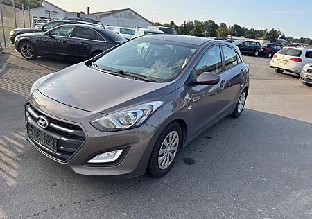 Hyundai i30 blue 1.6 GDI Trend