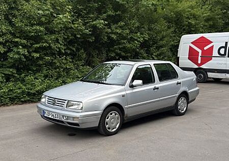 Volkswagen Vento 1.8 GLX*AUTOMATIK*SCHECKHEFT*GEPFLEGT