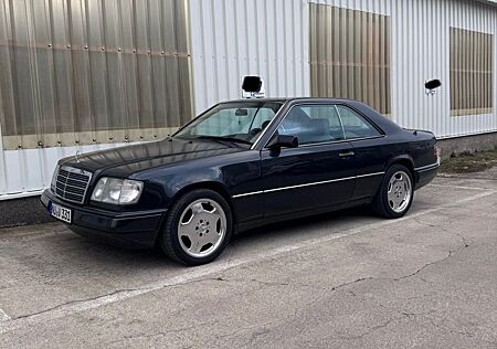Mercedes-Benz CE 220 W124 Coupé e Coupé