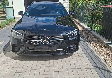 Mercedes-Benz E 220 d T Autom. ,AHK, AMG-Line