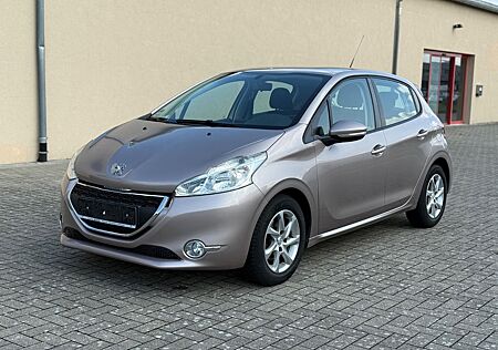 Peugeot 208 1.2 Active PureTech 1.Hand / Automatik