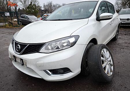 Nissan Pulsar Acenta 1.2 16V Motor Geräusche