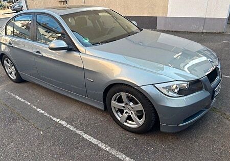 BMW 320i - Automatik