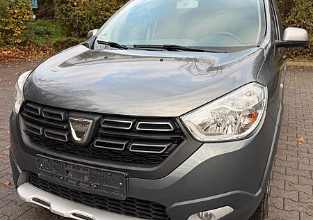 Dacia Dokker Stepway Celebration aus 1-Hand