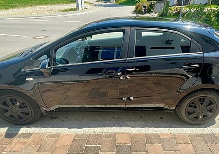 Kia Rio UB