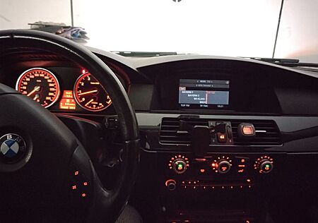 BMW 523i -