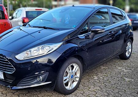 Ford Fiesta Titanium Navi Kamera Zahnriemen Neu TÜV