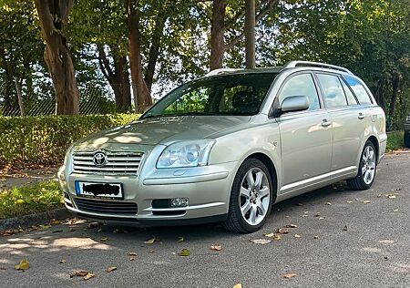 Toyota Avensis Combi Executive 2.0-l-VVT-i Automati...