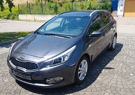 Kia Cee'd Sportswagon 1.6 GDI Dream Team Edition...