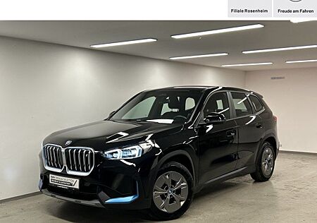 BMW iX1 gebraucht kaufen BMW iX1 xDrive30 PA. Plus Head-Up AHK Shz DAB LED