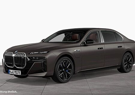 BMW M760e xDrive Limousine B&W Surround DAB AHK
