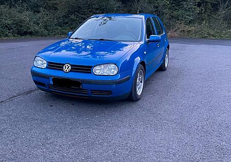 VW Golf Volkswagen 1.6 / 4