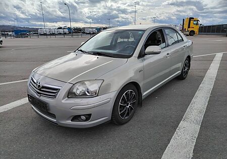 Toyota Avensis Executive 2,2-l-D-CAT mit TÜV