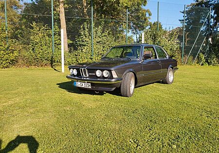 BMW 323