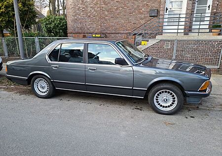 BMW 735i von 1986 (e23) - Top-Lack!!!
