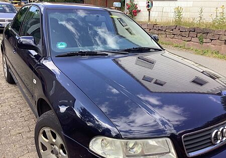 Audi A4 1.6 -