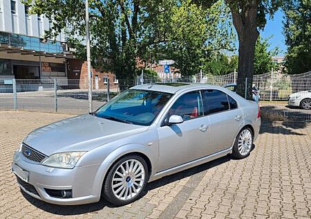 Ford Mondeo ST220
