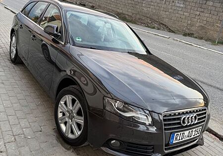 Audi A4 2.7 TDI (DPF) multitr. Attraction Avant A...
