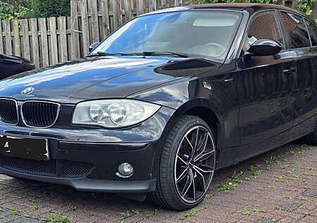 BMW 118i schwarz automatik Leder Multimedia