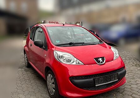 Peugeot 107 TÜV & Inspektion neu!