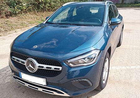 Mercedes-Benz GLA 200 DCT-Progressive AHK Easy Park