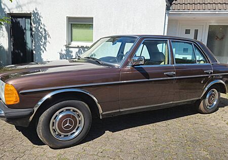 Mercedes-Benz 200 2. Hand| Servo| H-Zulassung| Schiebedach