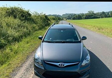 Hyundai i30 CW blue 1.4 Classic Start Stopp
