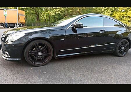 Mercedes-Benz E 250 Coupé CGI BlueEFFICIENCY AVANTG....