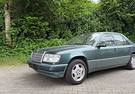 Mercedes-Benz 230