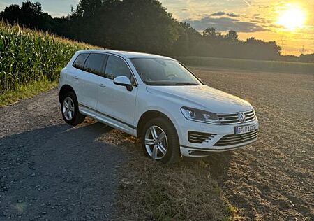 VW Touareg Volkswagen 3.0 V6 R-Line