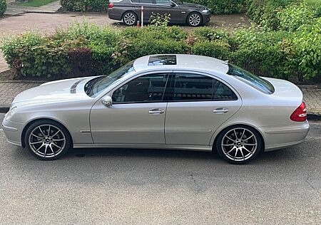 Mercedes-Benz E 240 AVANTGARDE Avantgarde