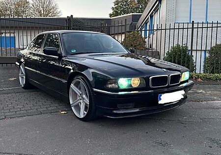 BMW 728i 20'MB Design