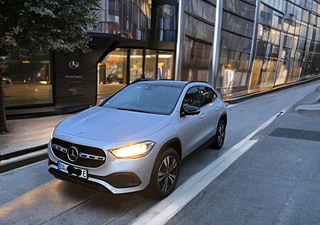 Mercedes-Benz GLA 250 e - Panorama & 2J Junge Sterne Garanti