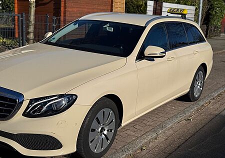 Mercedes-Benz E 220 d T Autom. -