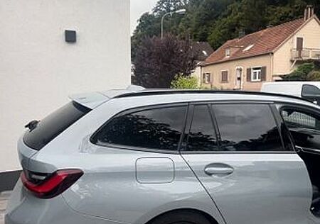 BMW 330d xDrive Touring Automatic -
