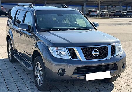 Nissan Pathfinder 2.5 dCi 7-Sitze S-Dach Navi Leder AHK