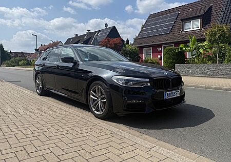 BMW 540i xDrive Touring M Paket Shadow Scheckheft
