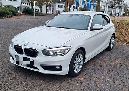 BMW 120i "Scheckheftgepflegt bei "