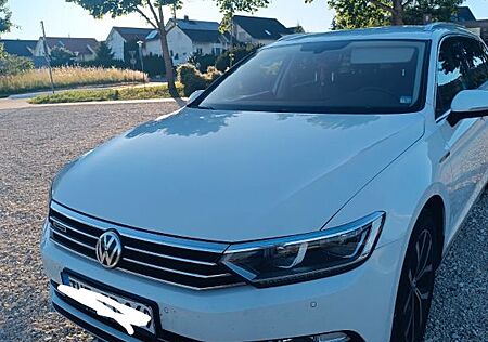 VW Passat Variant Volkswagen 2.0 TDI SCR 140kW DSG BMT 4M ...