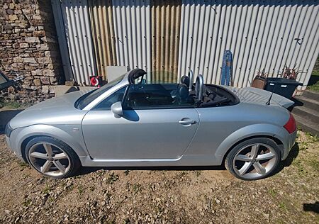 Audi TT Roadster 1.8T quattro 165 kW -
