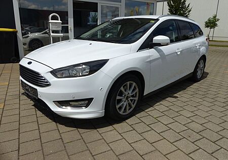 Ford Focus Turnier Titanium PDC*Navi*ZV*ALU