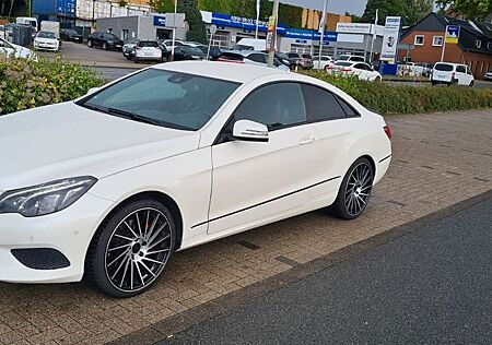 Mercedes-Benz E 200 HINGUCKER !!!! Coupé -