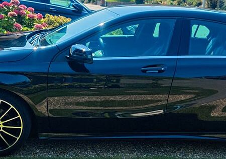 Mercedes-Benz A 180 PEAK Edition , Diamantgrill, AMG-Line