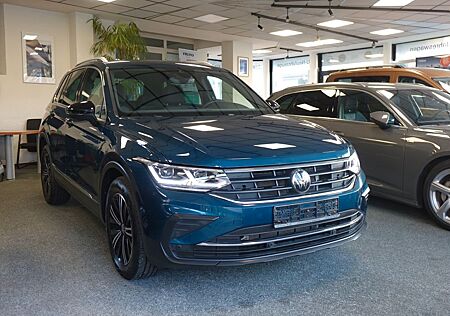VW Tiguan Volkswagen 2.0 TDI Move+Pano+Sport-Paket+IQDrive+RFK