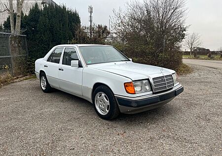 Mercedes-Benz 200 E