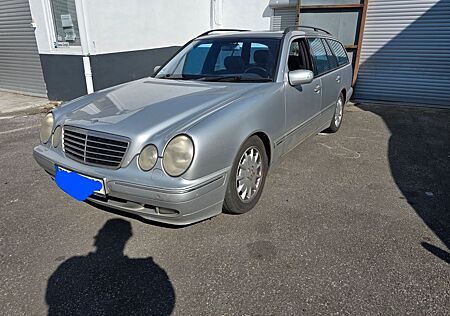 Mercedes-Benz E 270 CDI T AVANTGARDE Avantgarde