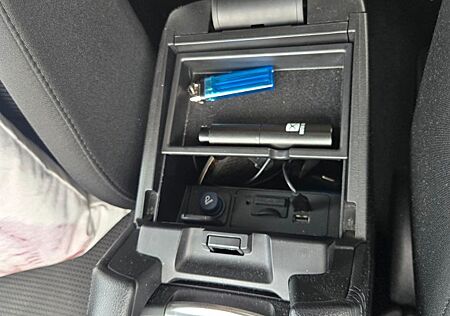 Mazda 3 2.0 SKYACTIV-G 120 Exclusive-Line Exclusiv...