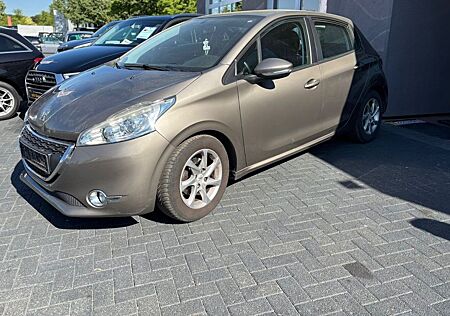 Peugeot 208 1.4 /Navi