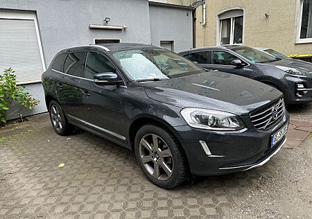 Volvo XC 60 XC60 D5 AWD Vollausstattung Pano Top Zustand