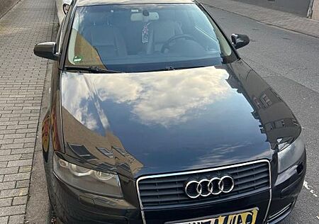 Audi A3 1.6 FSI S line Sportpaket plus S line Spo...